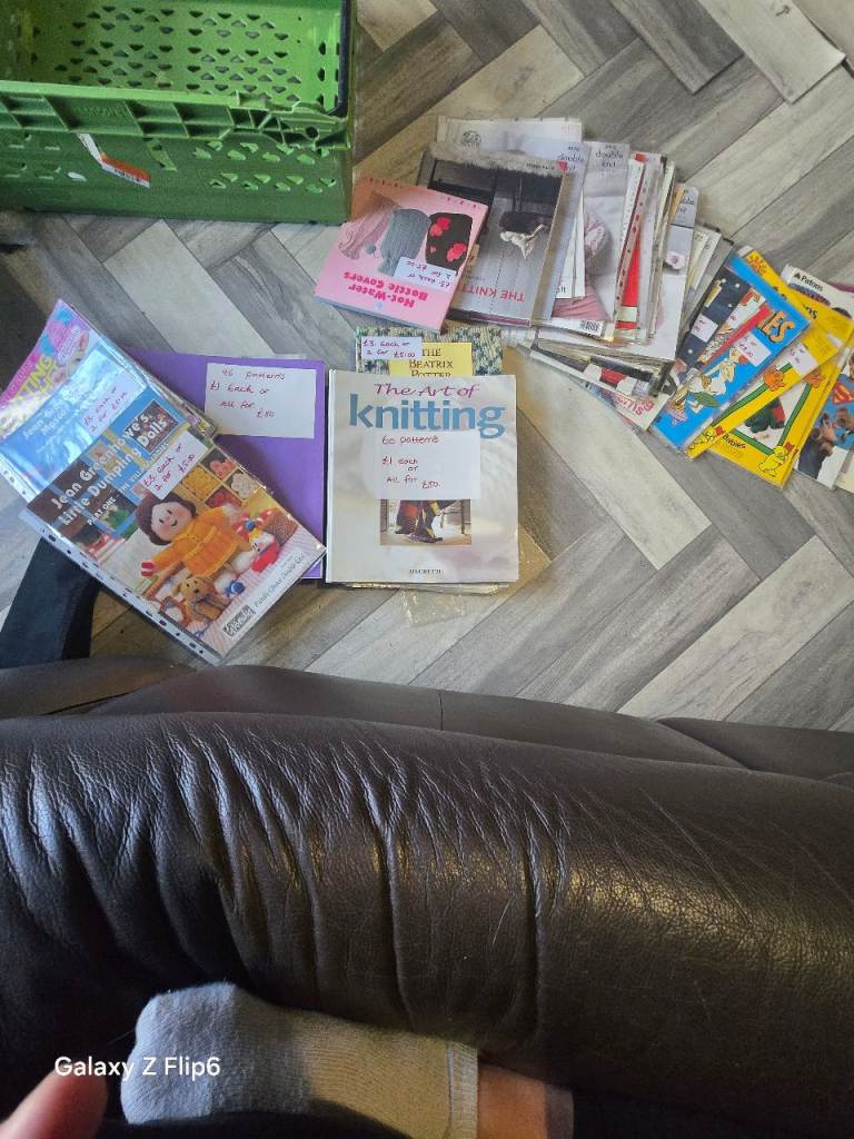 Knitting and Craft Books & Magazines - Bundle