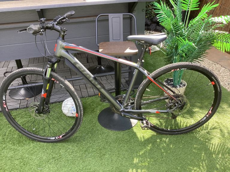 Giant Hybrid Bike – Grey, Good Condition
