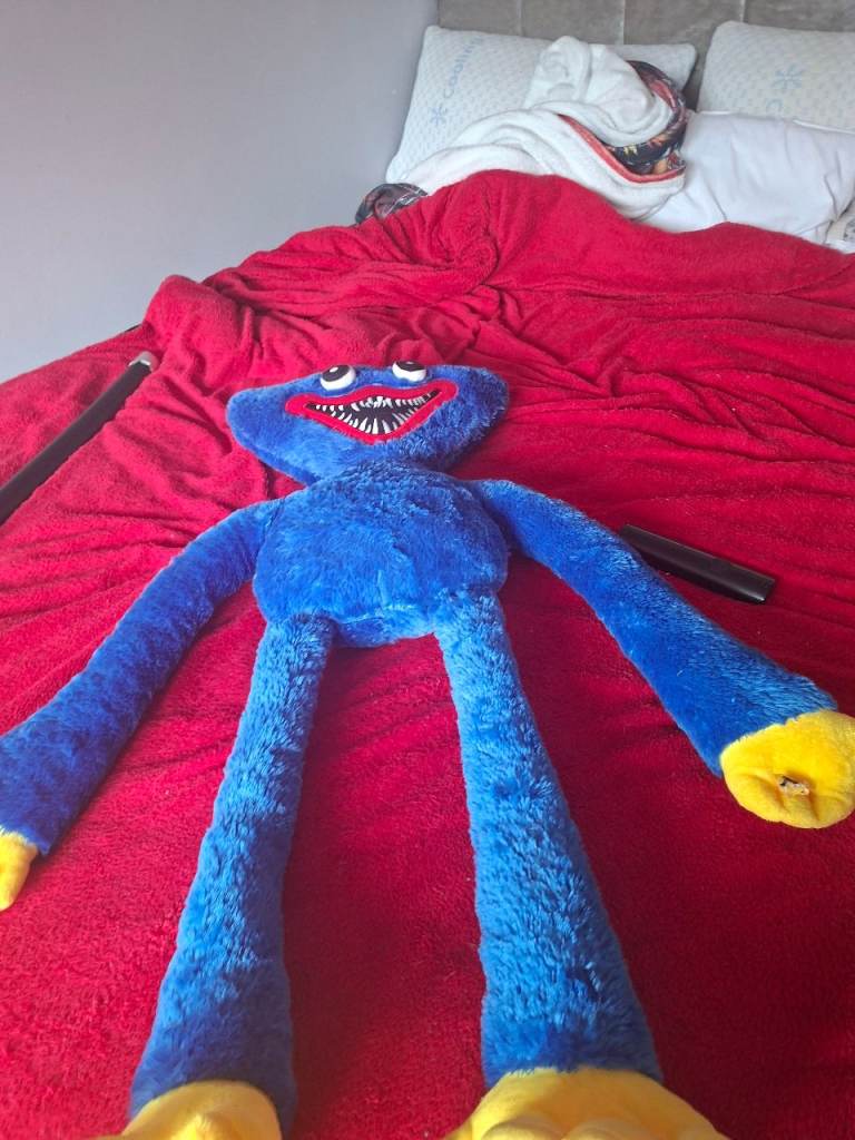 Huggy woogie plush toy jumbo a size as a 10 year old kid 