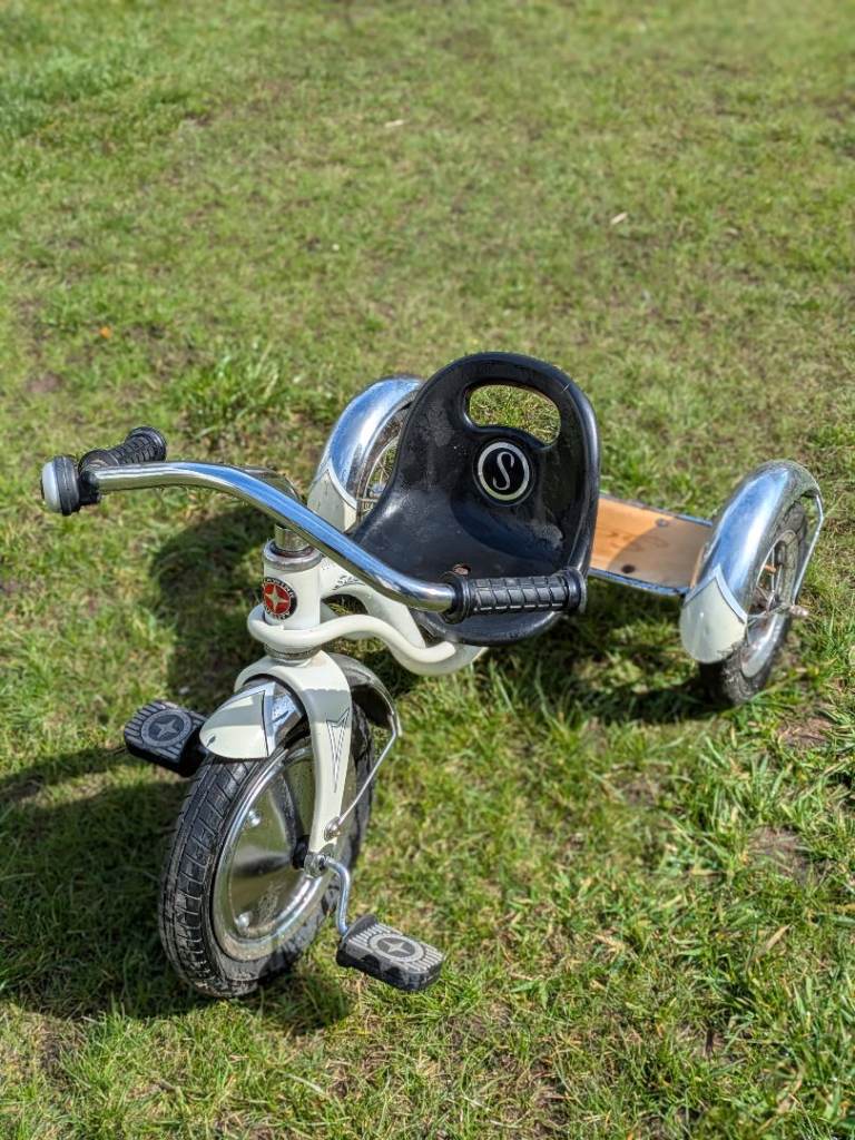 Classic Style Tricycle – Black Seat, Good Condition