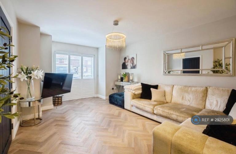 4 bedroom house in Cranleigh Drive, Sale, M33 (4 bed) (#2925801)