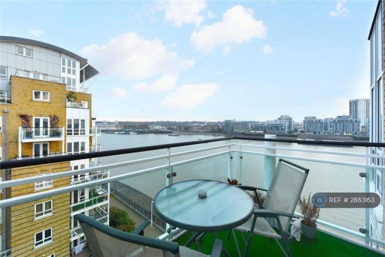 1 bedroom in St. Davids Square, London, E14 (#2883163)