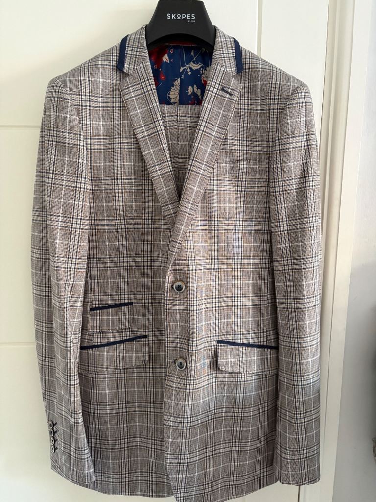 38 inch leg mens/teens suit, ideal for prom