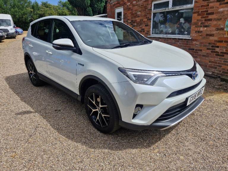Toyota RAV4 hybrid automatic Icon 2.5 VVT-h. £20 tax! Ulez! Stunning car, 2 keys, Part ex welcome