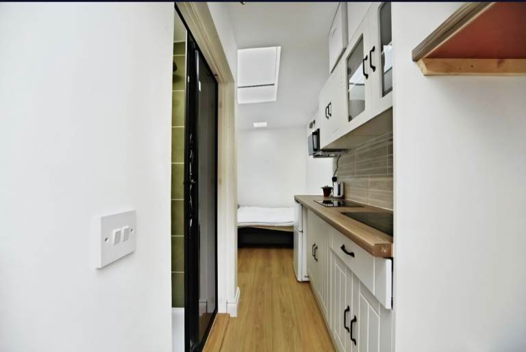 Self-contained Garage / office 