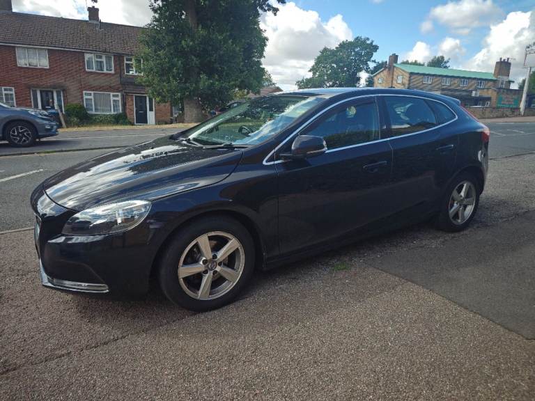 Volvo, V40, bmw, 3 series, 1 series, A class, c class, vw, golf, seat, leon, ibiza, auris, kia, 308,