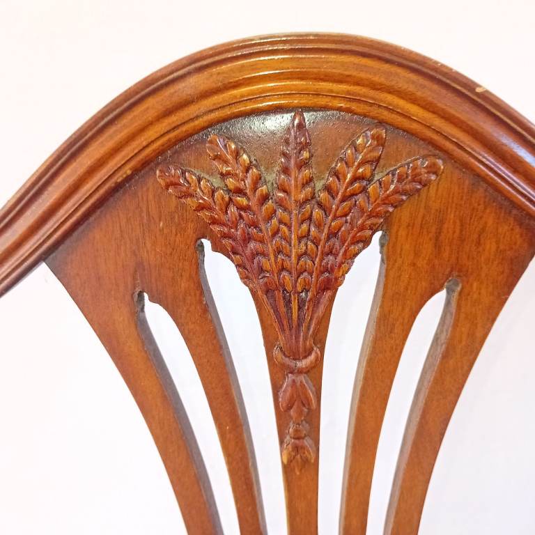 Stunning 4 dinning chairs 