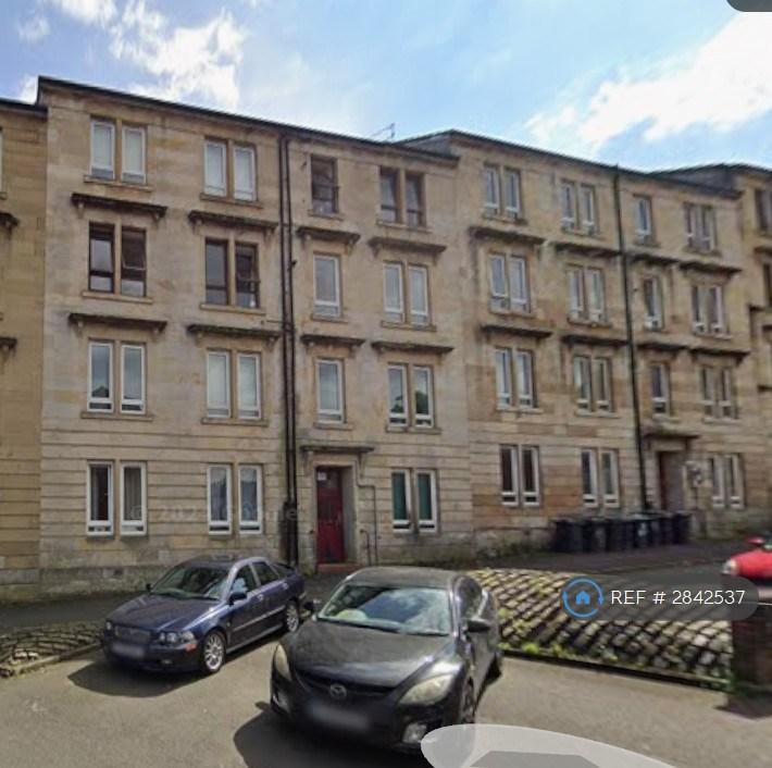 2 bedroom flat in Clavering Street East, Paisley, PA1 (2 bed) (#2842537)