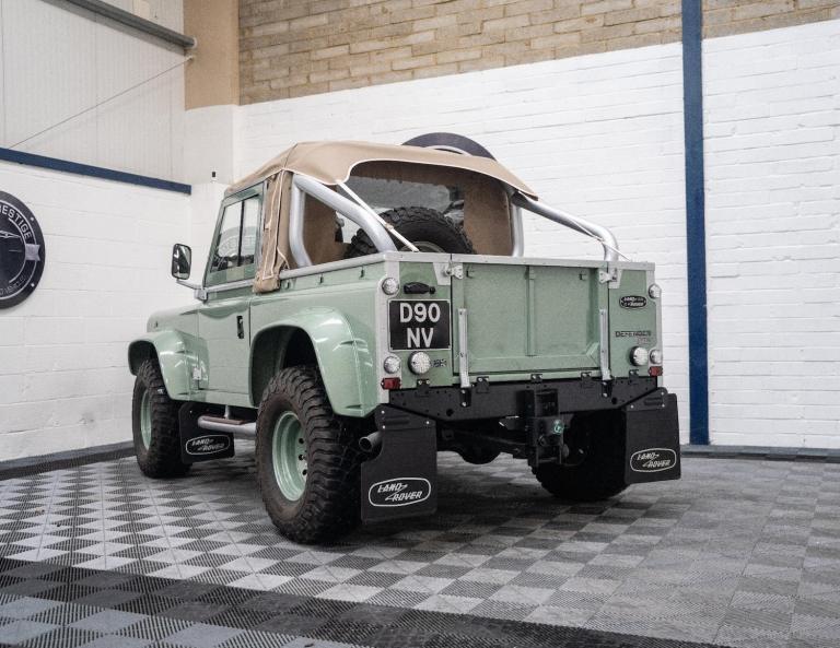 1990 Land Rover Defender 90 2.5 TD5 Pickup 2dr Diesel Manual (120 bhp) Diesel