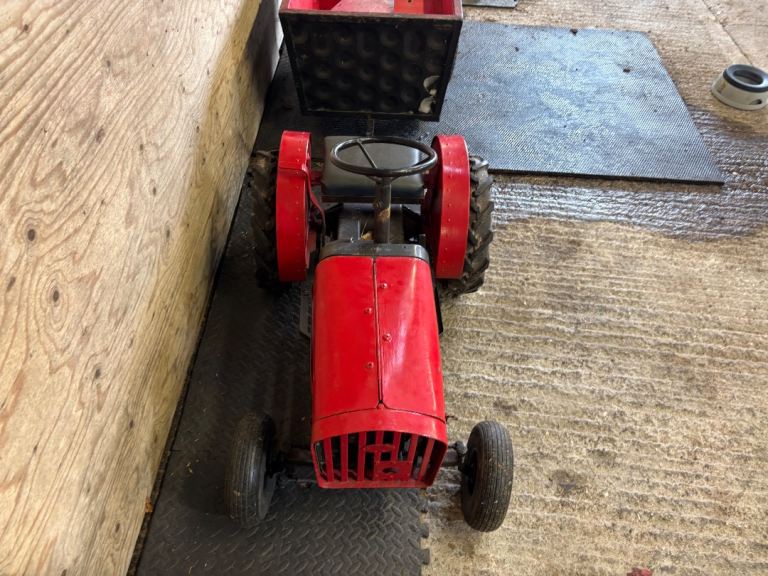 Kids tractor and trailer 