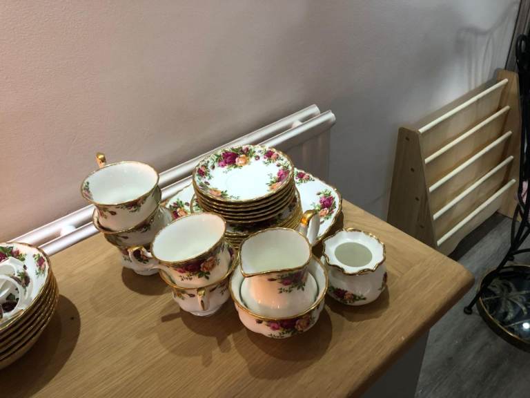 Royal Albert, Old Country Roses tea set, 1 cup missing