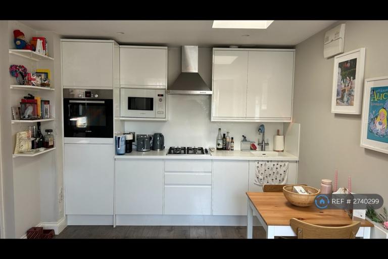 1 bedroom flat in Paynesfield Avenue, London, SW14 (1 bed) (#2740299)