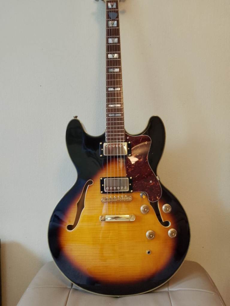 Tanglewood Semi Hollow Guitar. MIK.