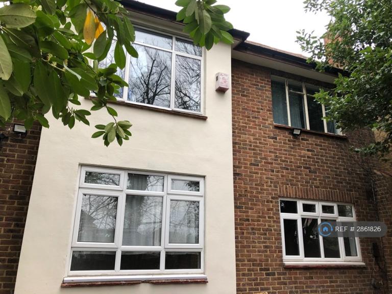 1 bedroom flat in Leigham Court Road, London, SW16 (1 bed) (#2861826)