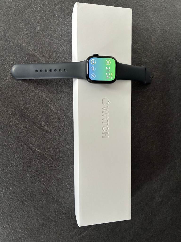Apple Watch Series 8 41mm Midnight Aluminium Case Midnight Sport Band Smartwatch