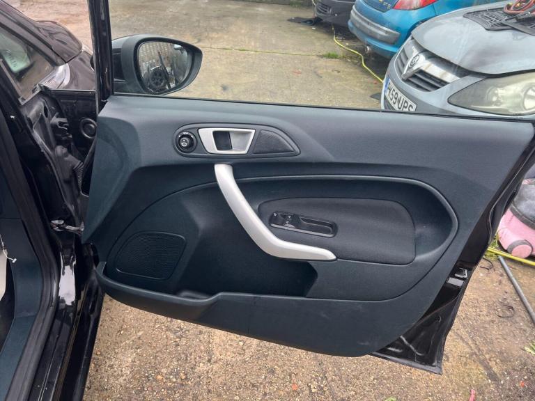 2012 Ford Fiesta 1.4 Zetec 5dr HATCHBACK PETROL Manual