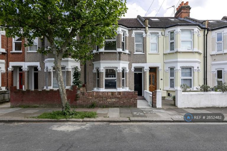 4 bedroom house in Fallsbrook Road, London, SW16 (4 bed) (#2852482)