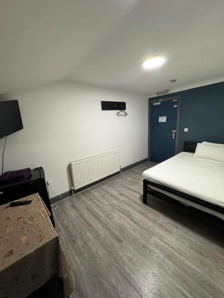 Spacious & Cosy Ensuite Room for Rent in - IG11 8QF