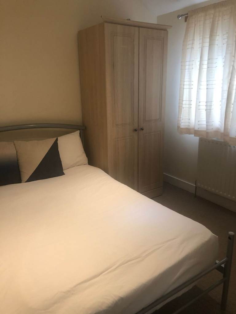 Double room with free on street parking  Double bedroom 