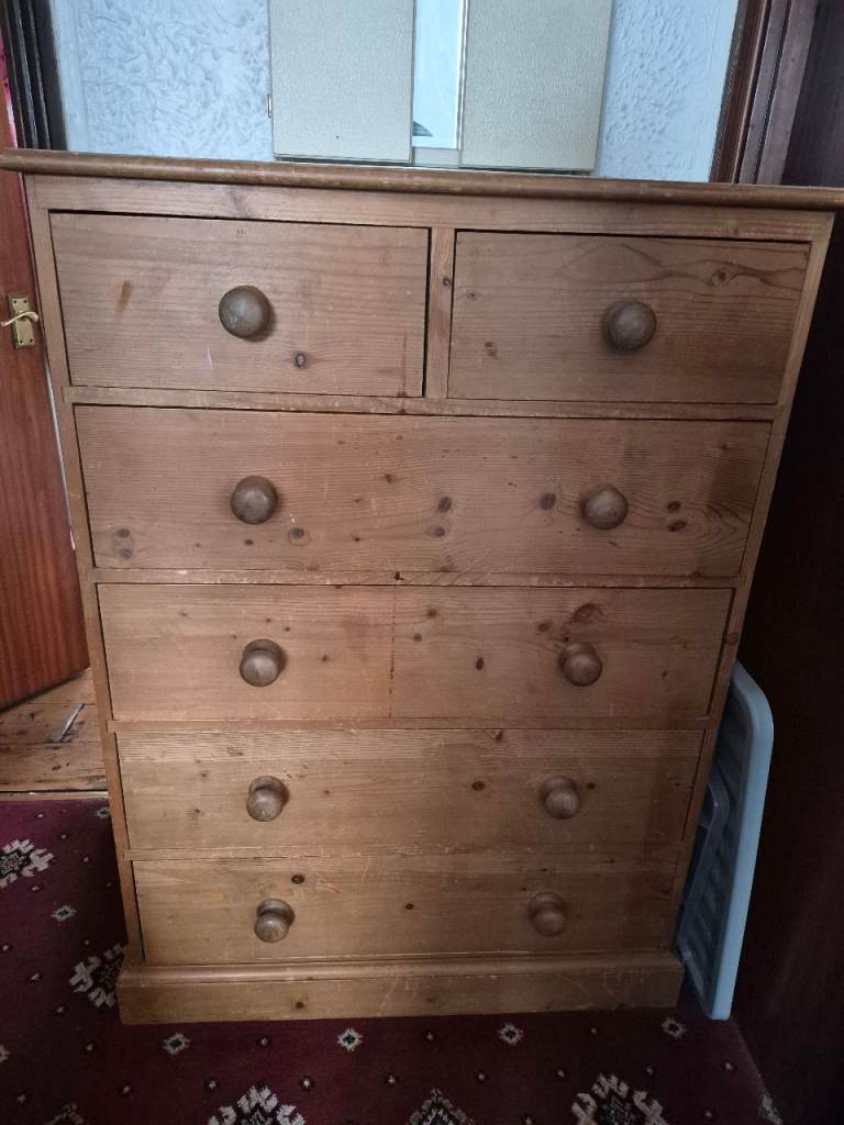 Solid Pine Chest of Drawers – Good Condition