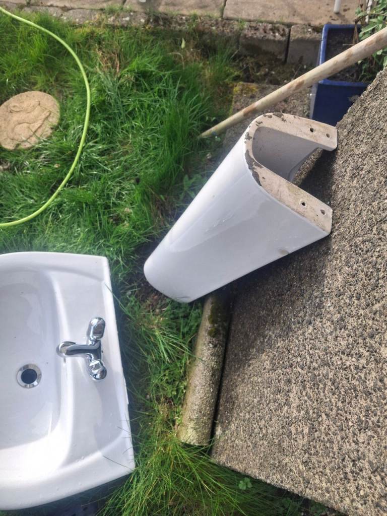 Free Bathroom sink 