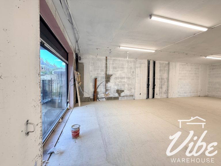 Shop to Rent in Stoke Newington, Windus Road, N16