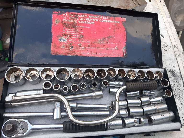 42 piece socket wrench set good condition 
