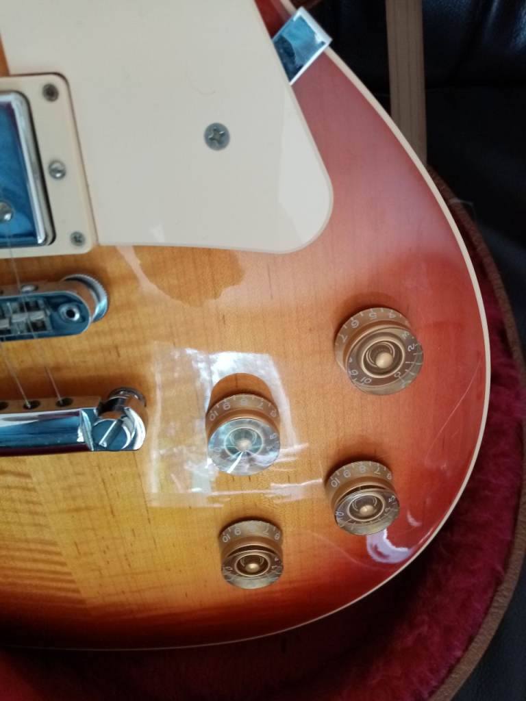 Gibson Les Paul Traditional Iced Tea 2016 plus case.