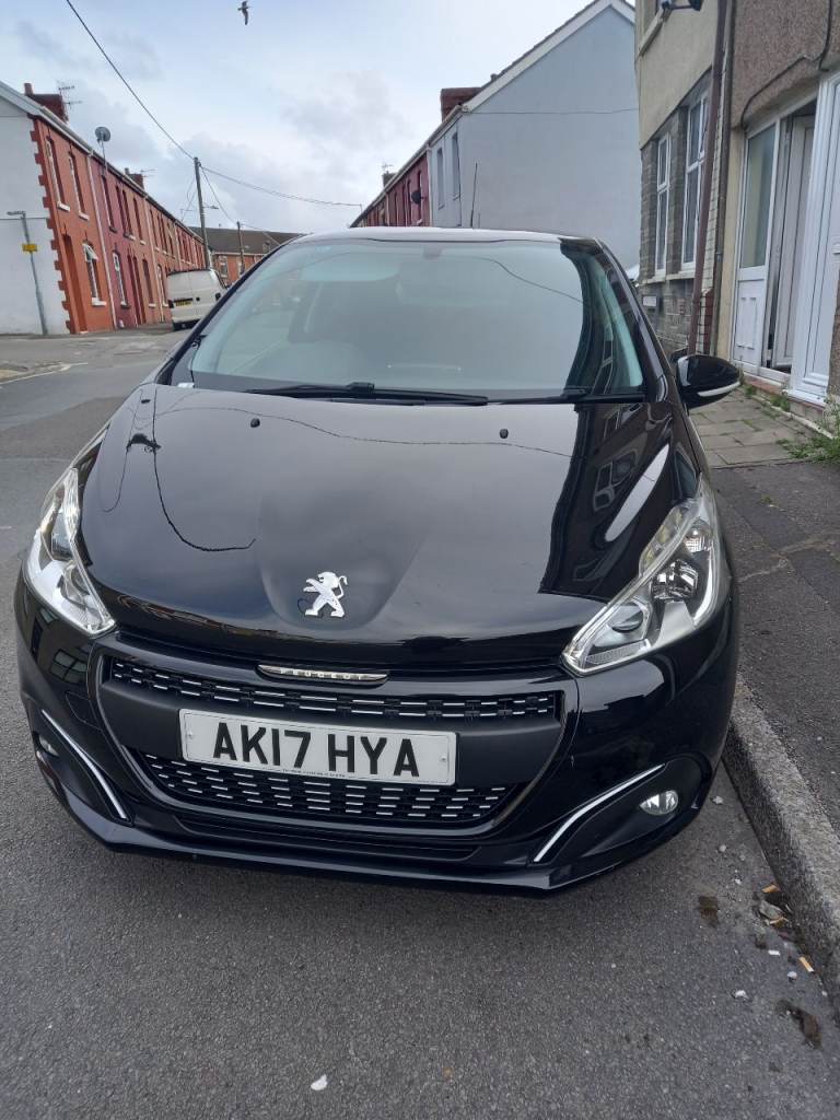Peugeot 208 Black Edition 