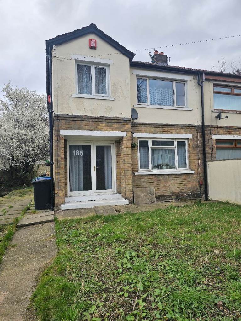 3 bedrooms semi-detached 