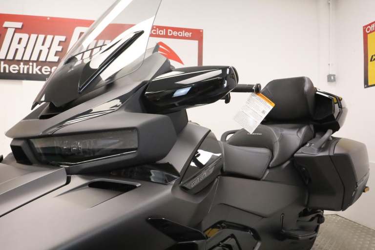 2025 Can-Am Spyder RT Limited Trike Carbon Black - IN STOCK NOW 