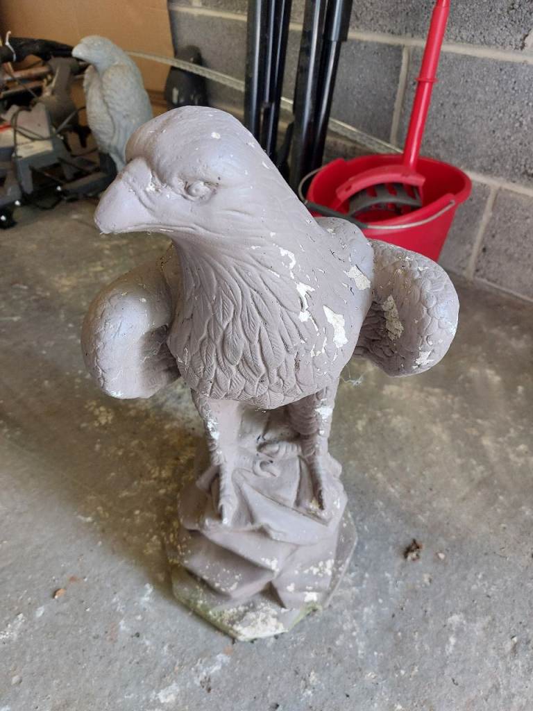 Bird stone statue 