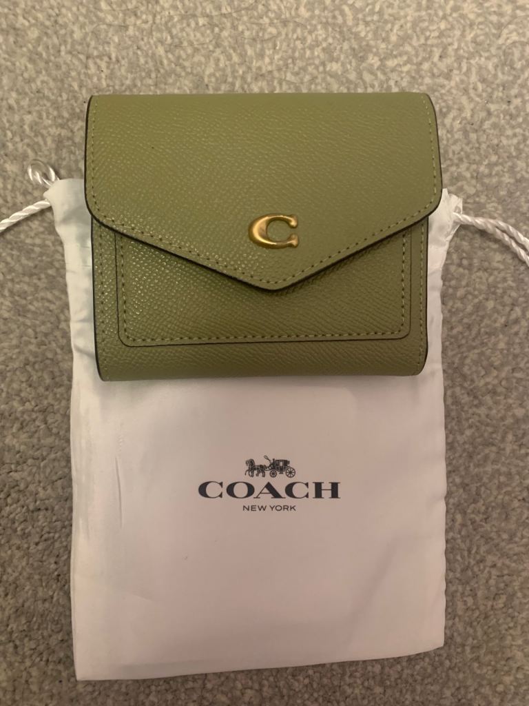 Coach Wallet in Light Green – As Good As New