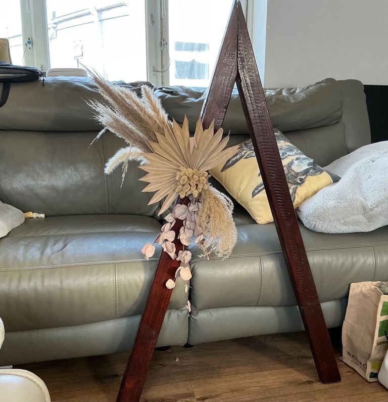 image for Rustic Wooden Wedding Decoration with Dried Flower Arrangement