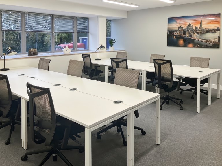 Preston - PR11AF \ Office Space for Teams with 5 Workstations
