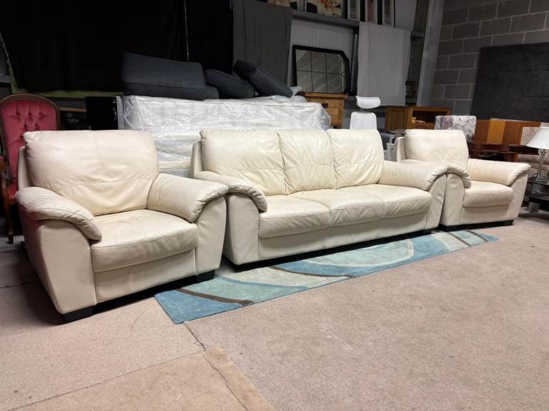 image for Cream Italian Leather 3 Seater Sofa and 2 Chairs 