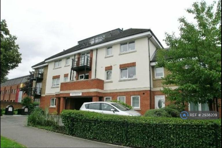 2 bedroom flat in Grantham Court, Kingston Upon Thames, KT2 (2 bed) (#2938209)
