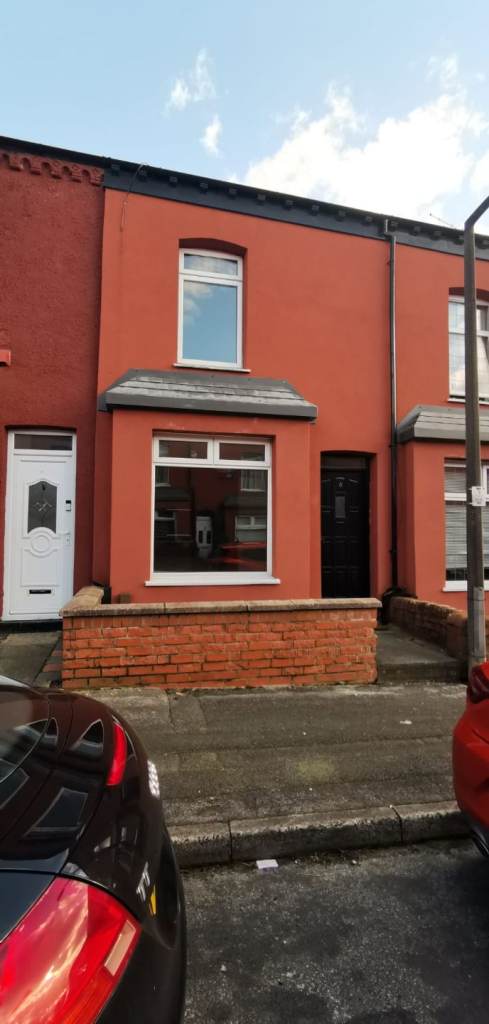 2 bed house for rent, Horwich, available 8 April 26