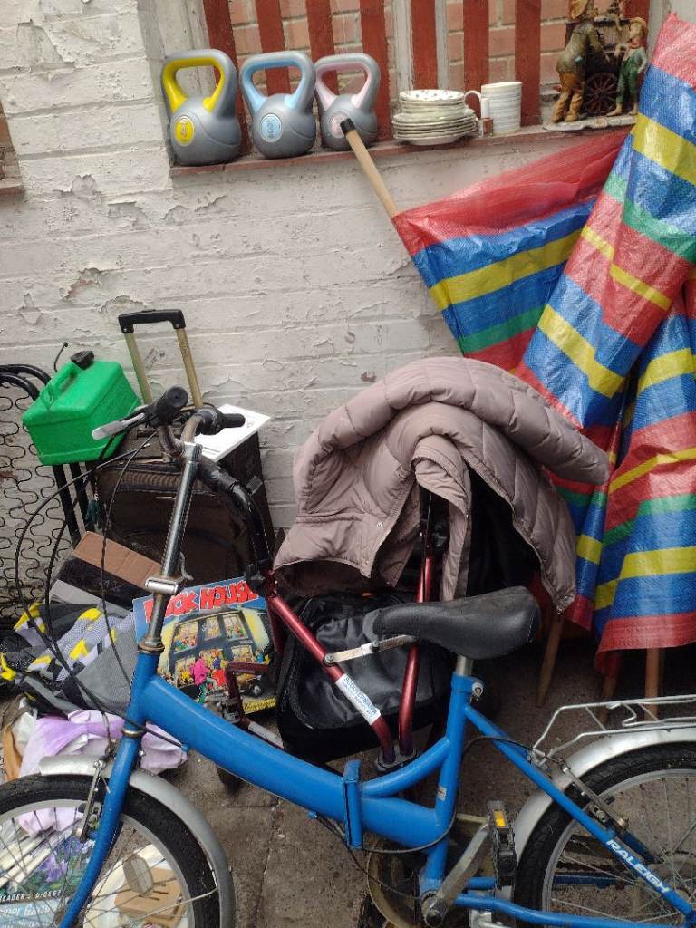 CAR BOOT LOT INCLUDING FOLDING RALEIGH BIKE