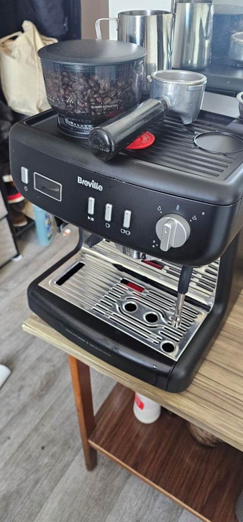 Breville Coffee Machine with Integrated Grinder – Good Condition