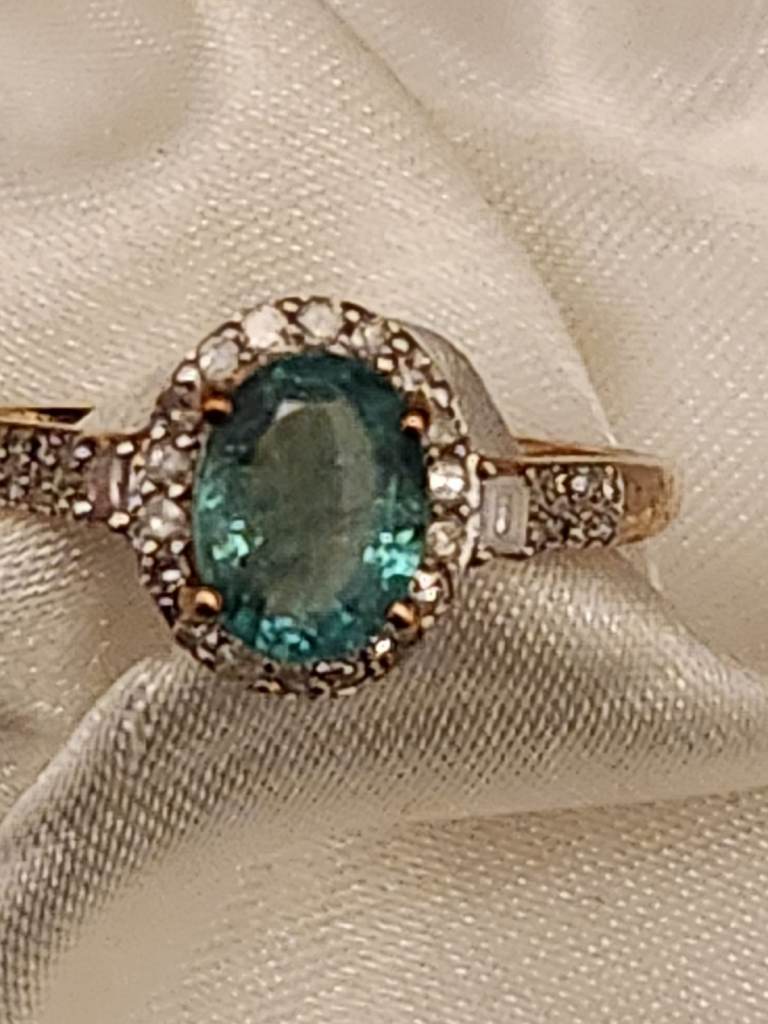 Brand New 9Ct Gold Ring Size T Kagen Zambian Emerald 8x6 New   Emerald 8x6 