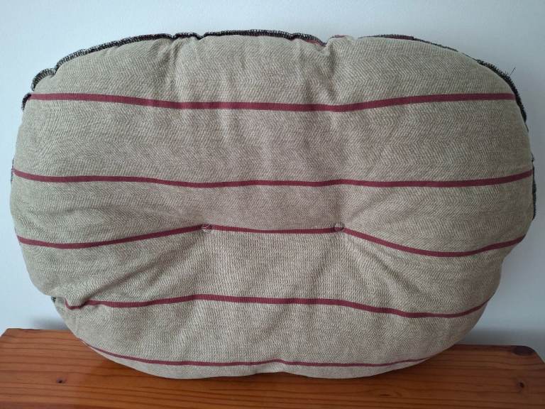 DANISH DESIGN HERRINGBONE 24 INCH DOG MATTRESS IN EXCELLENT LIKE NEW CONDITION 