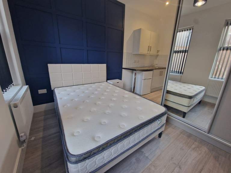 Executive Studio Penthouse Flat in Luton Town Centre - Available Now