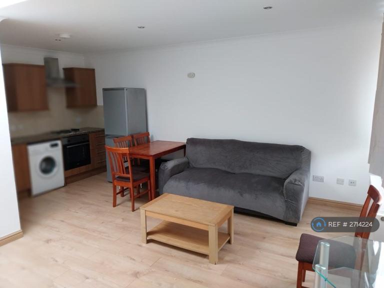 1 bedroom flat in Perivale, Perivale, Ealing, UB6 (1 bed) (#2714224)