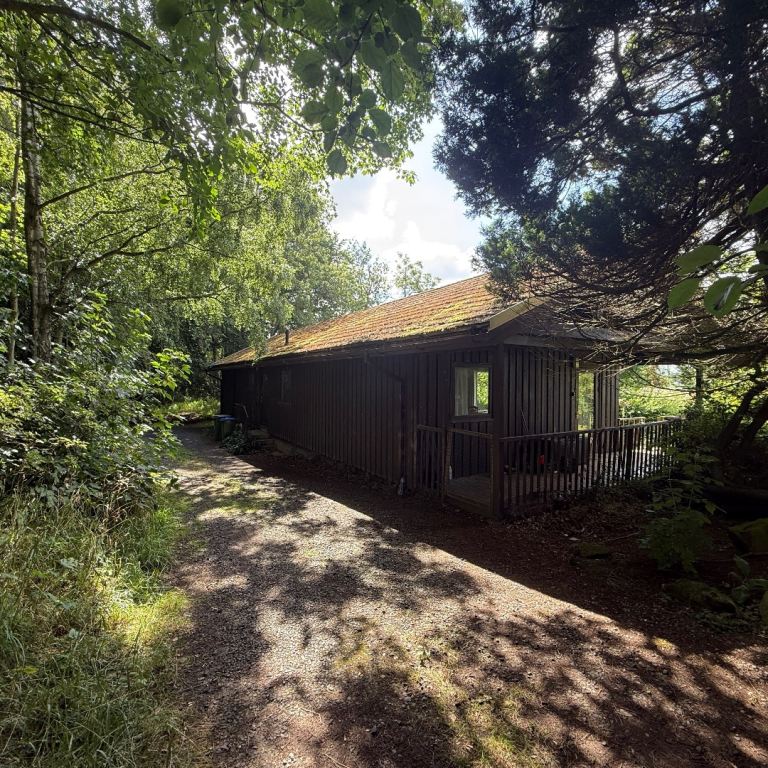 2 bedroom Lodge for rent in private location 