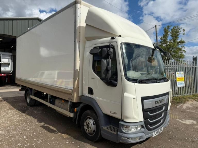 DAF LF 180 4x2 AUTOMATIC BOX TRUCK WITH TAIL LIFT