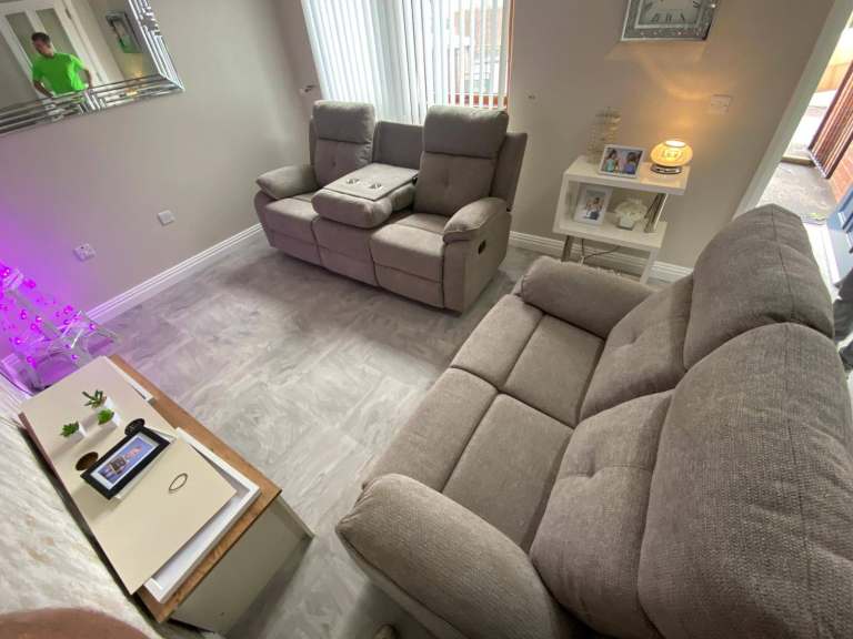 BRAND NEW 3+2 RECLINING SOFA SET 🌟£750