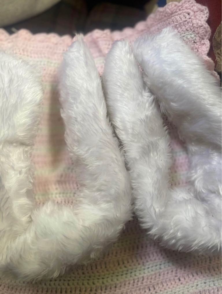 Magnetic hood fur trims x 2 £10