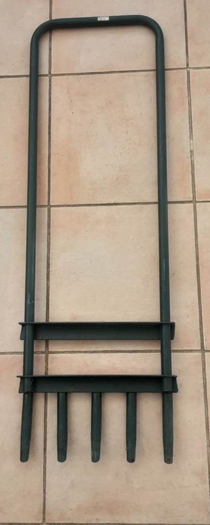 Garden Hollow Tine 5 Prong Lawn Aerator.