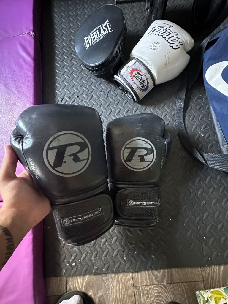 Ringside Stealth 16oz G1 Black Boxing Gloves - Good Condition